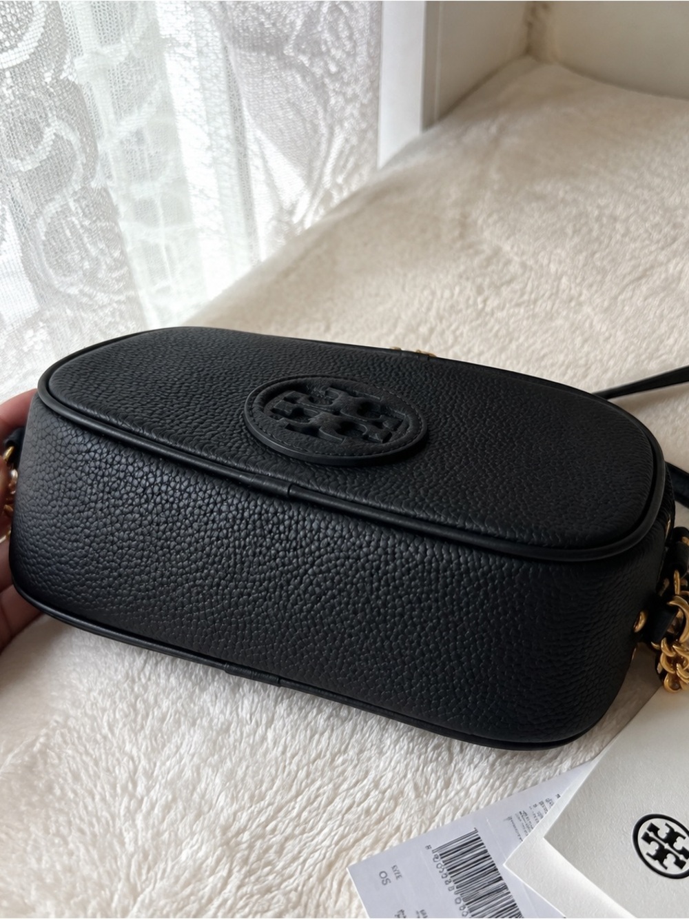Tory Burch Black Pebbled Leather Crossbody Camera Bag with Embossed Logo - Picture 4 of 5